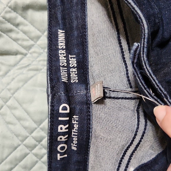 NWT TORRID midfit super skinny super soft jeans - Picture 5 of 6
